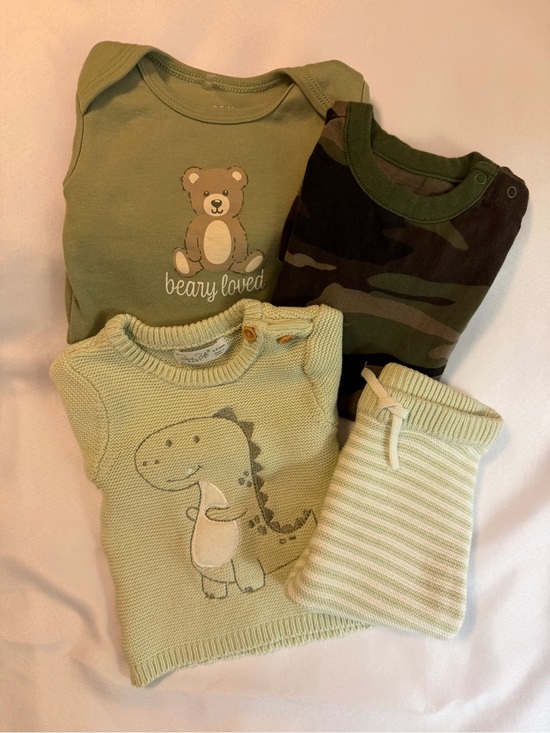 wonder nation Other - 4 piece bundle. wonder nation Green Baby Top & Camouflage Bodysuit Set